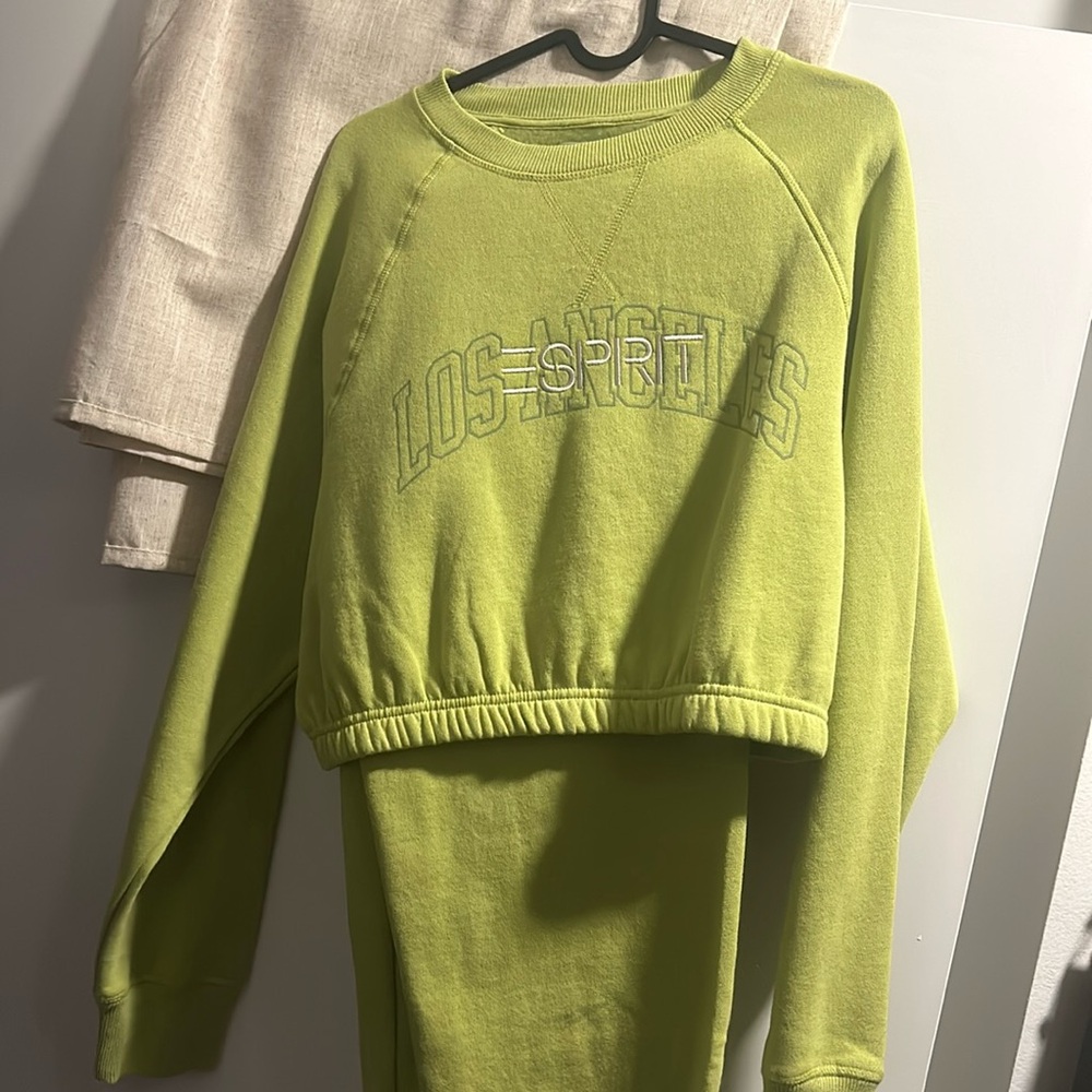 Espirit crewneck and sweats